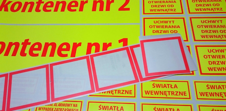 Naklejki na kontenery, folia fluorescencyjna