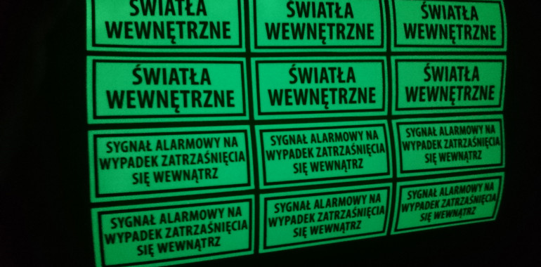 Naklejki świecące w ciemności.