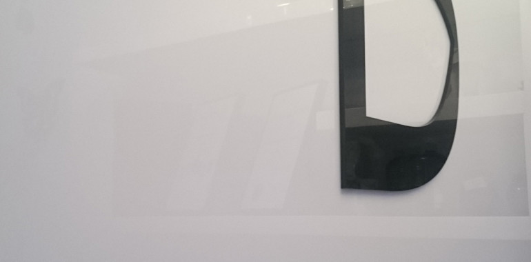 Logotyp przestrzenny pleksi